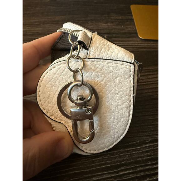 Sam & Libby White Heart Zip Key Chain - Picture 3 of 6